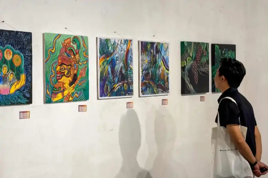 Gelaran pameran seni rupa bertajuk Artjapada di Perpustakaan Mula Malurung di Kabupaten Lumajang