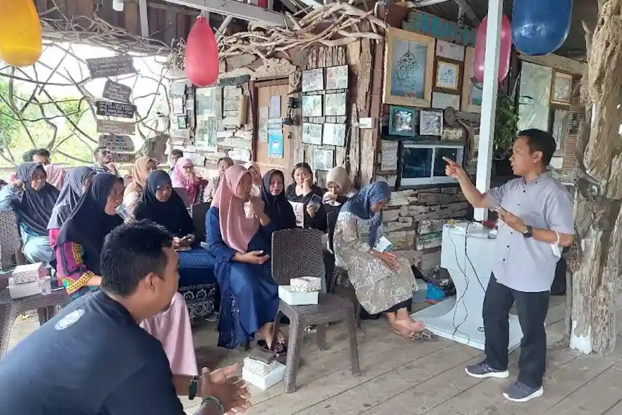 ACHD UNAIR Kembangkan Ekowisata Mangrove dan Homestay di Desa Pengudang Bintan UNAIR melalui ACHD kembangkan ekowisata mangrove, homestay, hingga olahan rumput laut di Desa Pengudang, Bintan, untuk dorong ekonomi lokal.