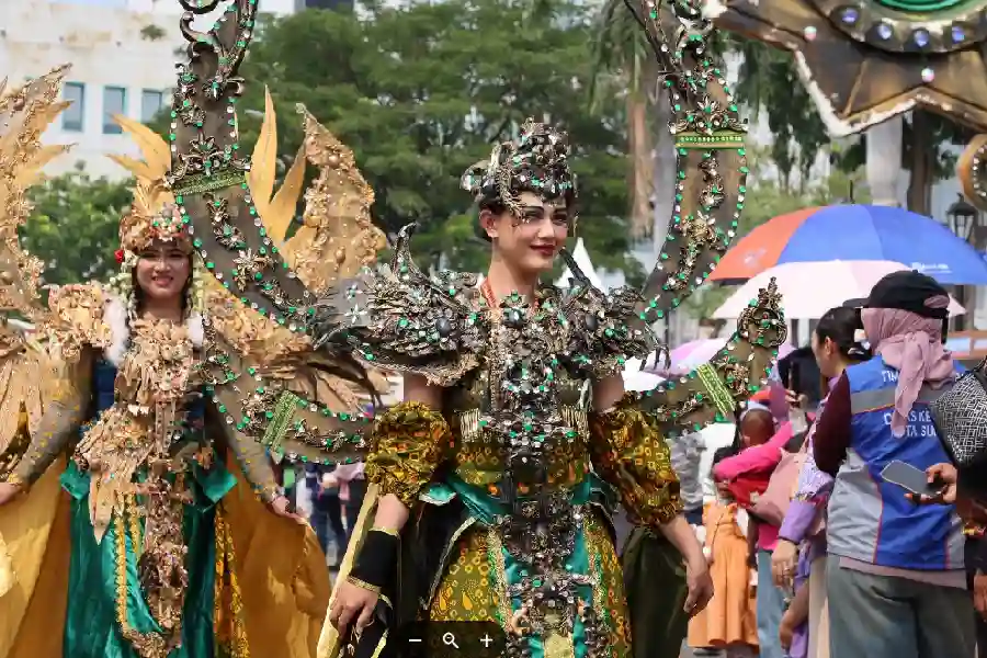 Ratusan Event Digelar Sepanjang 2025, Surabaya Kian Mantap sebagai Kota Wisata dan Budaya Dunia Sepanjang 2025, Surabaya menggelar ratusan event budaya, olahraga, dan pariwisata untuk memperkuat ekonomi kreatif dan identitas Kota Pahlawan.