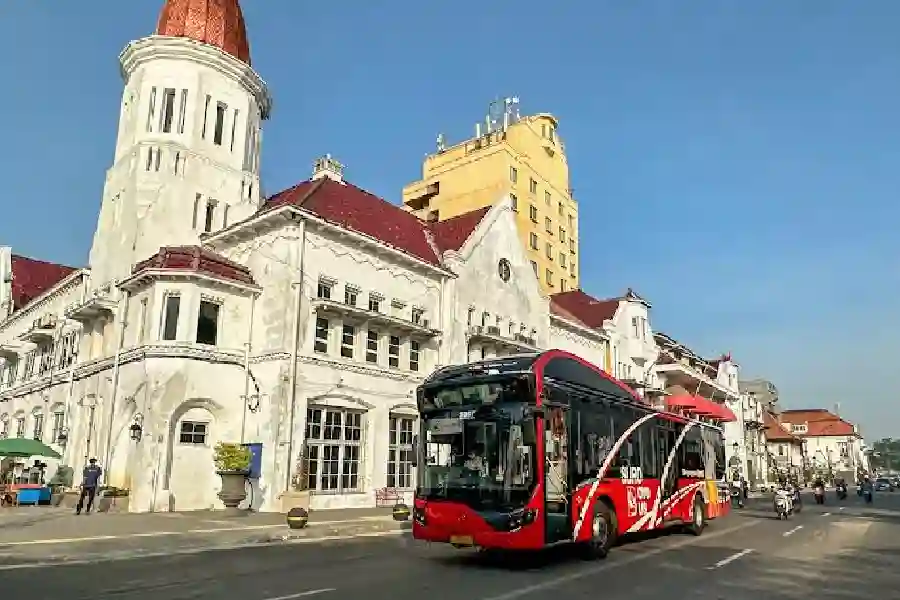 Libur Natal 2025, Surabaya Diserbu Ratusan Ribu Wisatawan, Mal Jadi Destinasi Favorit Libur Natal 2025 mendongkrak kunjungan wisata ke Surabaya hingga ratusan ribu orang, dengan pusat perbelanjaan dan destinasi kota jadi primadona.