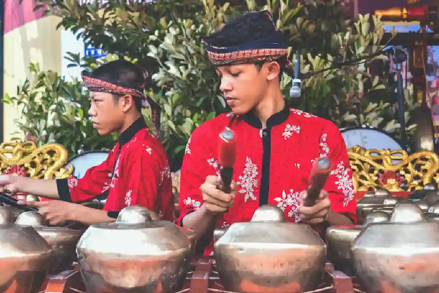Kegiatan budaya di Kediri, Jawa Timur (foto: Adrian Hartanto/unsplash)
