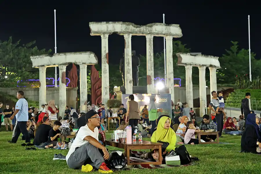 Senja Budaya 2026 Hadir di Tugu Pahlawan, Suguhkan Ludruk hingga Kuliner Jadul untuk Temani Akhir Pekan Senja Budaya 2026 di Tugu Pahlawan hadirkan ludruk, jaranan, live music, dan kuliner jadul dalam suasana budaya khas Surabaya.